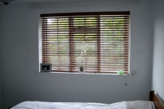 Bedroom-dark-wood-venetian-blind