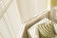 Wood-Venetian-Blinds-Lounge-White
